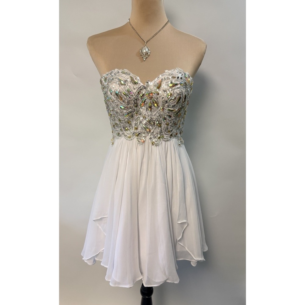 Y2K 2000s White Rhinestone Ruffle Homecoming Dress Sz 4 Short Sleeveless Bling